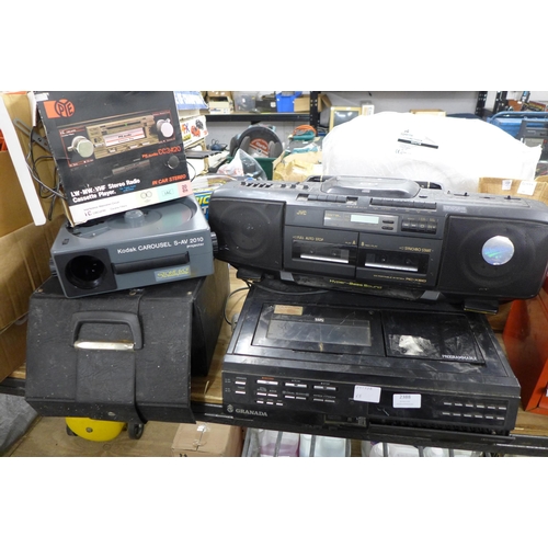 2388 - An assortment of electronic items including a Kodak carousel S-AV 2010 projector, a Pye Audio CC3420... 