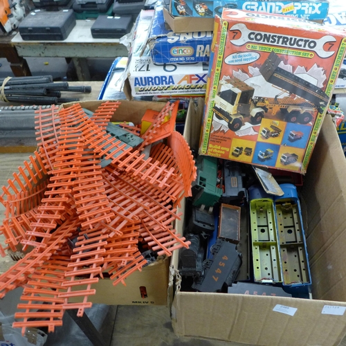 2389 - A large quantity of plastic model rail trains and carriages and plastic train track, etc. and a Cons... 