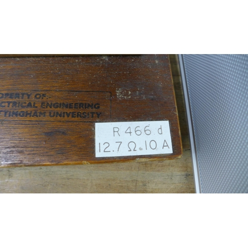 2424 - An R4660 10a vintage electrical engineering battery rheostat