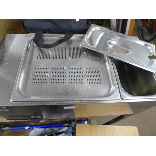 2444 - A Parry (CCBM) hot plate with heat lamp hot pass meat carving station