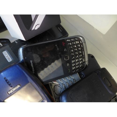 2101 - A box of 18 retro mobile phones including iPhone, Nokia, Sony, Samsung, Blackberry, etc.