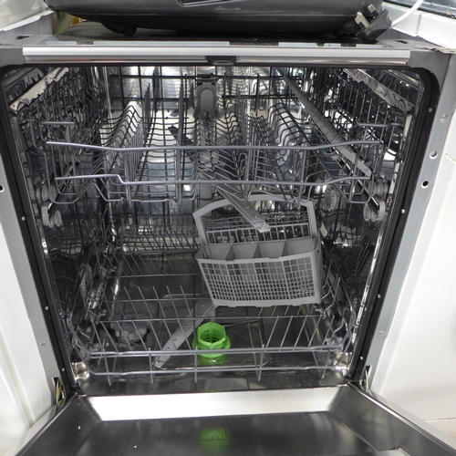 2185 - A CDA (CD16121) integrated dishwasher