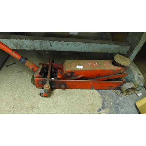 2285 - A heavy duty trolley jack