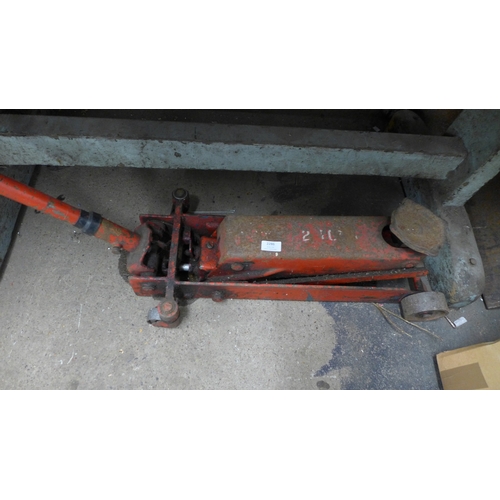 2285 - A heavy duty trolley jack