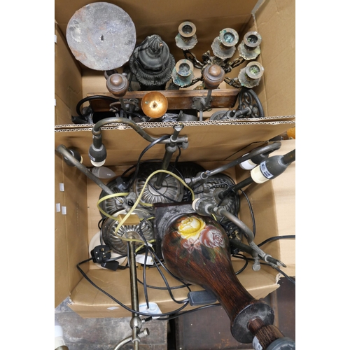 285 - Assorted light fittings, lamps etc.