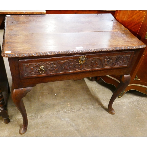 91 - A George II carved oak single drawer side table