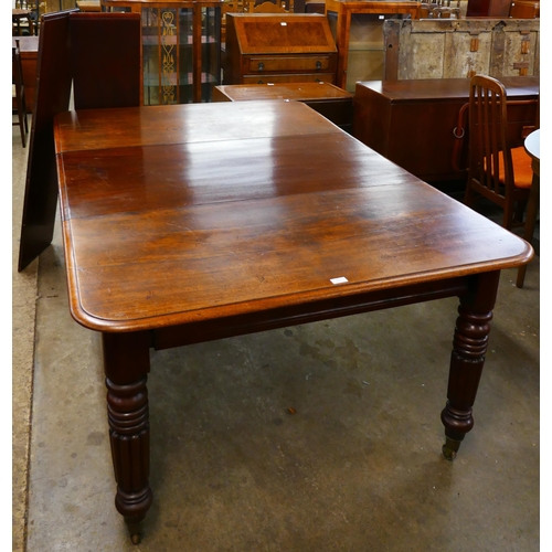 92 - An early Victorian mahogany extending dining table