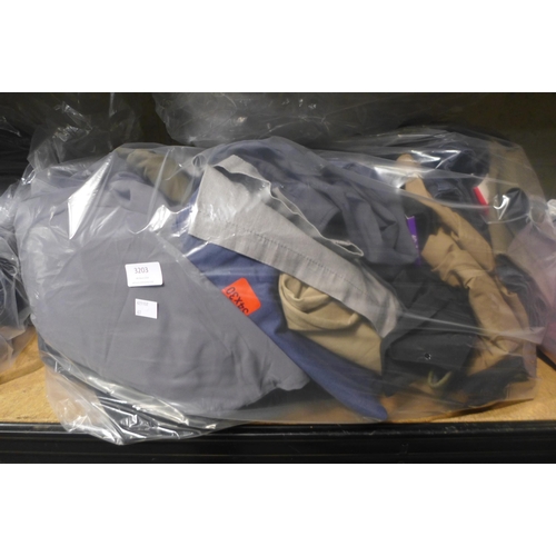 3203 - Large bag of mixed sized/style men's trousers/bottoms/shorts * this lot is subject to VAT