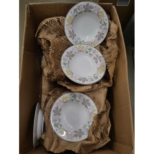 1142 - A collection of Shelley Columbine dinnerwares **PLEASE NOTE THIS LOT IS NOT ELIGIBLE FOR POSTING AND... 