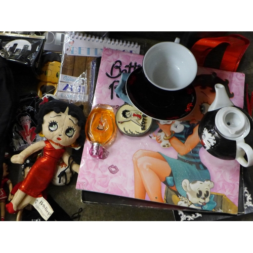 723 - A box of Betty Boop collectables including two bags, ashtrays, boxing gloves, shower gel, seven plas... 