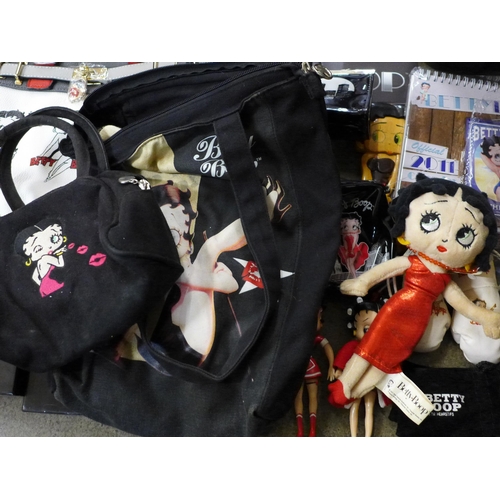 723 - A box of Betty Boop collectables including two bags, ashtrays, boxing gloves, shower gel, seven plas... 