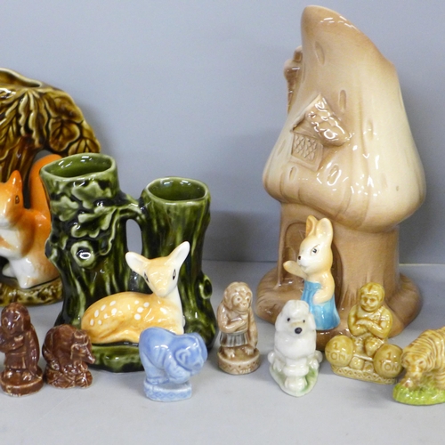 767 - Fourteen Wade Whimsies and five items of Sylvac including a Yorkshire Terrier