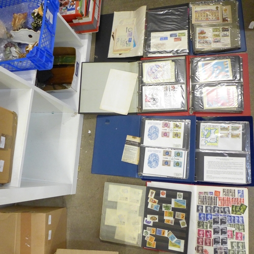 774 - Great Britain; a box with eight albums/stock books and loose Isle of Man covers and stamps and GB si... 