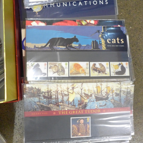 783 - Great Britain; box of 212 presentation packs circa 1995-2005 with all stamps intact, very high face ... 