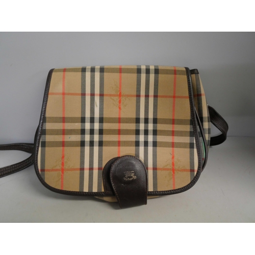 790 - A Burberry handbag