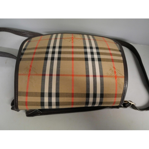 790 - A Burberry handbag