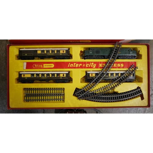 792 - A Tri-ang Hornby RS.9 electric train set, boxed, box a/f and P4.5 power controller