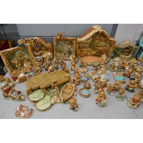 841 - A very large collection of Pendelfin figures and displays, some a/f and some new in boxes, over 100 ... 