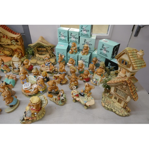 841 - A very large collection of Pendelfin figures and displays, some a/f and some new in boxes, over 100 ... 