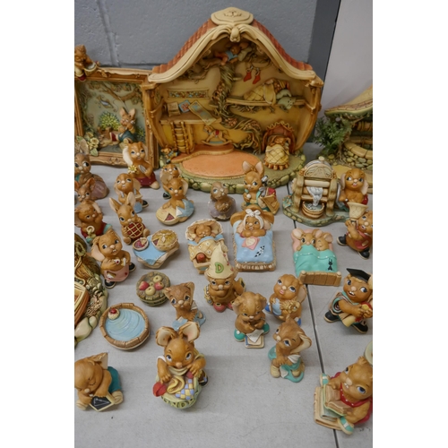 841 - A very large collection of Pendelfin figures and displays, some a/f and some new in boxes, over 100 ... 