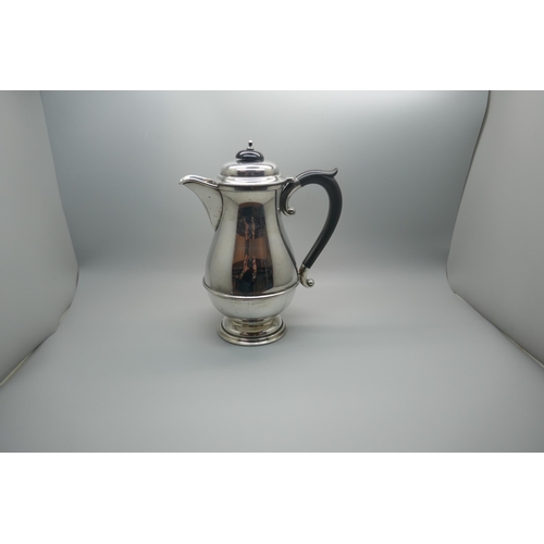 852 - A silver water jug, Birmingham 1952, 375g