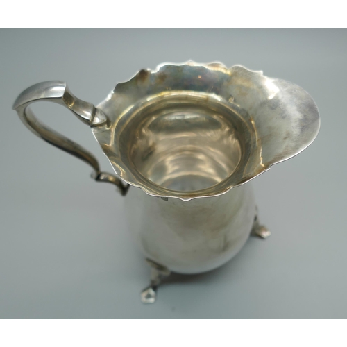 853 - A Georgian style silver cream jug, Chester 1923, 127g