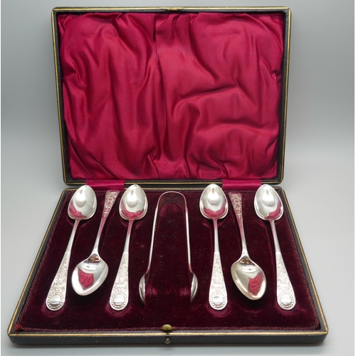 862 - A cased set of plated spoons