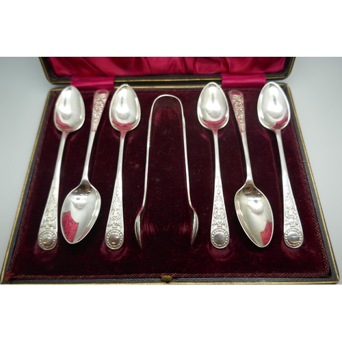 862 - A cased set of plated spoons