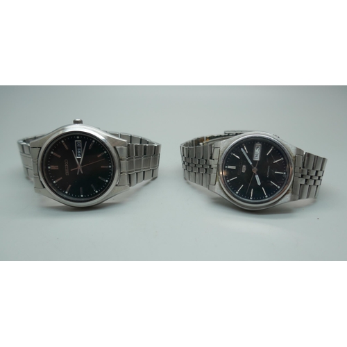 889 - Two Seiko wristwatches