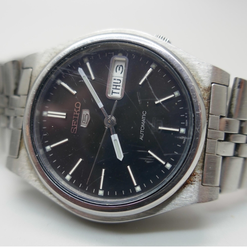 889 - Two Seiko wristwatches