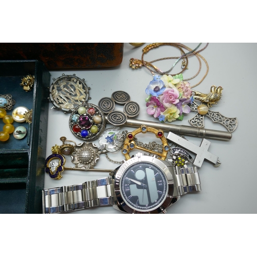 900 - A collection of vintage jewellery; two silver brooches including one Victorian name brooch, Jane, be... 