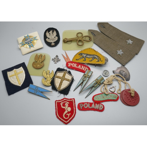 902 - Poland military badges, medal, cap and uniform badges, dog tags, etc.