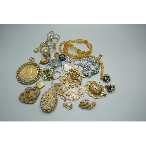 908 - Vintage jewellery