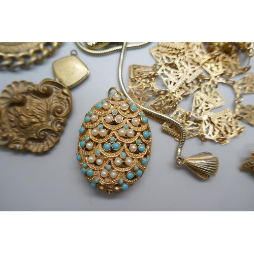 908 - Vintage jewellery