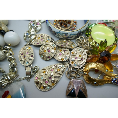 910 - Costume jewellery including silver