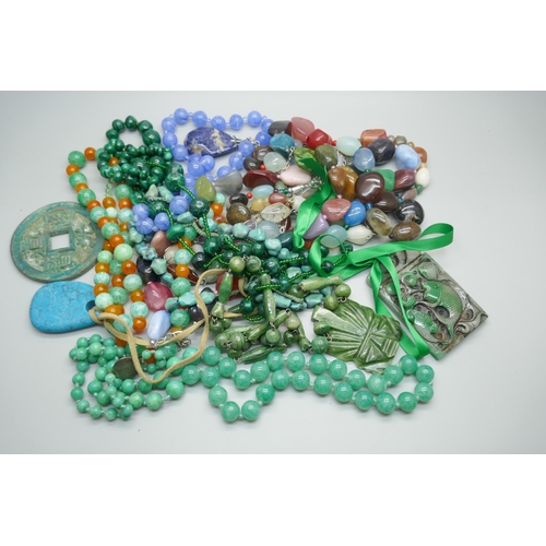 919 - A collection of gemstone bead necklaces including malachite and quartz