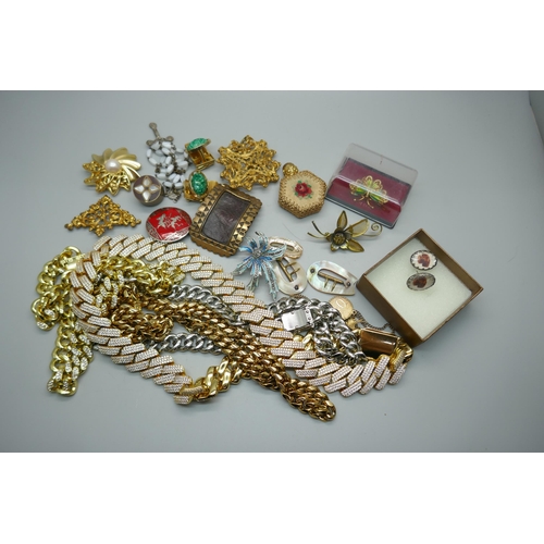 925 - Neck chains and brooches, etc.