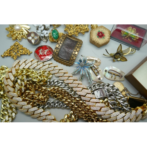 925 - Neck chains and brooches, etc.