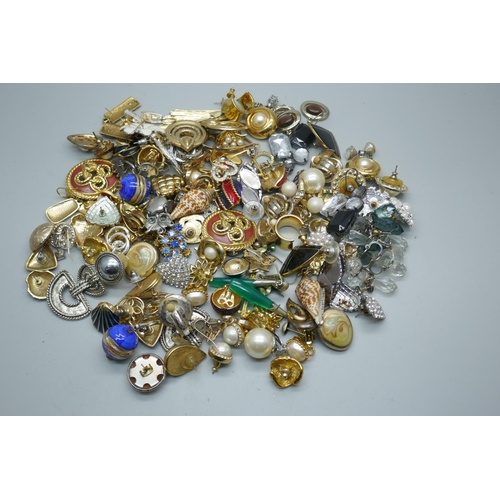 934 - Over sixty pairs of costume earrings