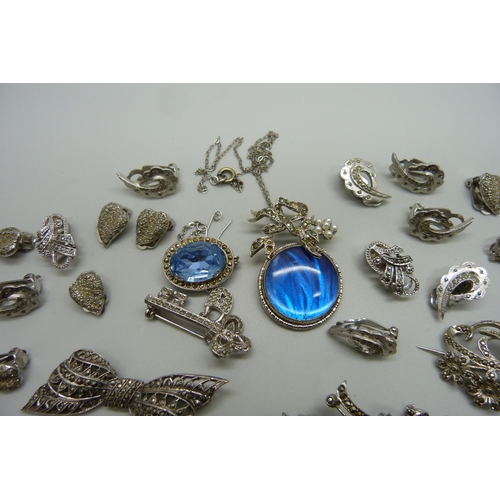 943 - Marcasite set jewellery