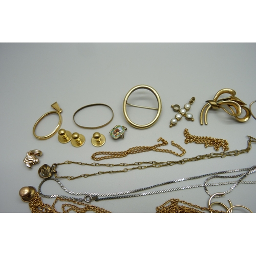 951 - A collection of gold tone jewellery, a/f