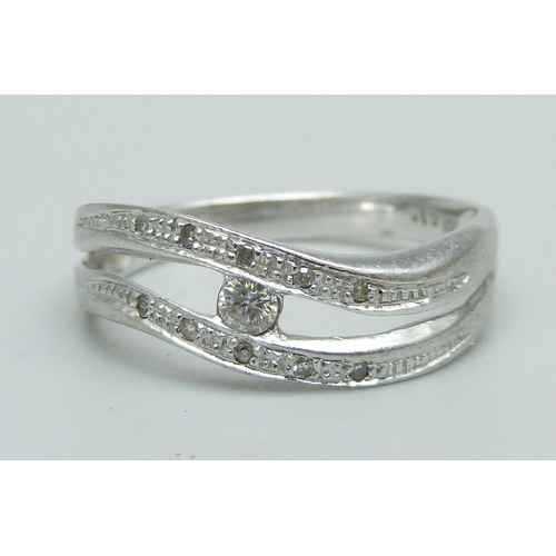 957 - A 9ct white gold and diamond ring, 1.8g, M