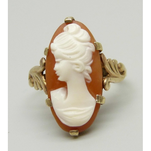 962 - A 9ct gold cameo ring, 2.9g, M/N