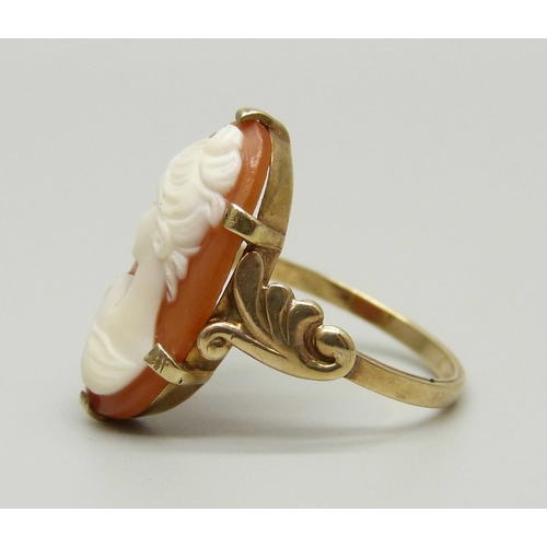 962 - A 9ct gold cameo ring, 2.9g, M/N