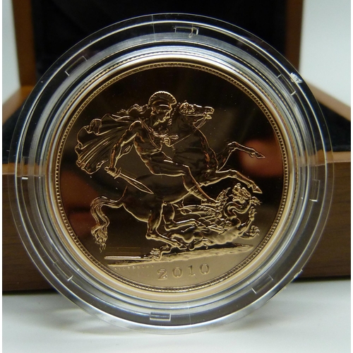 962D - The Royal Mint The 2010 Sovereign £5 Brilliant Uncirculated Gold Coin, No. 0106, cased