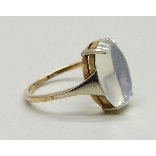 966 - A 9ct gold ring set with a cabochon moonstone, 1.6g, H/I