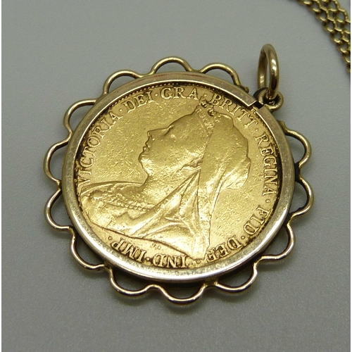 977 - A Queen Victoria 1900 full sovereign in a 9ct gold pendant mount, 9.7g, with a 53cm chain