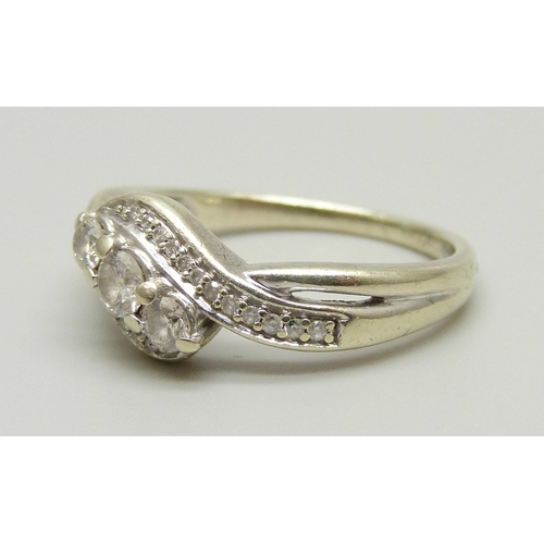 979 - A 9ct white gold and diamond ring, 0.50ct diamond weight marked on the shank, 4g, S