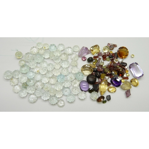 983 - A collection of gemstones including amethyst and a collection of aquamarine coloured beads for strin... 