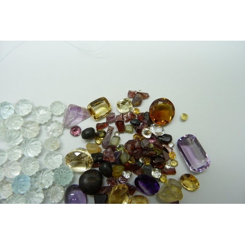 983 - A collection of gemstones including amethyst and a collection of aquamarine coloured beads for strin... 